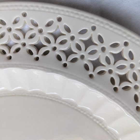 Victoria & Albert Museum Dendrobium Kingianum Pink Floral Pierced Rim Plate - Picture 3 of 8